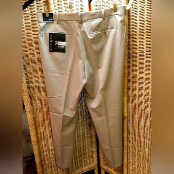 VanHeusen Slacks Pants Beige Khaki Straight Fit, Flat Front Size 38/30 - Picture 2 of 8